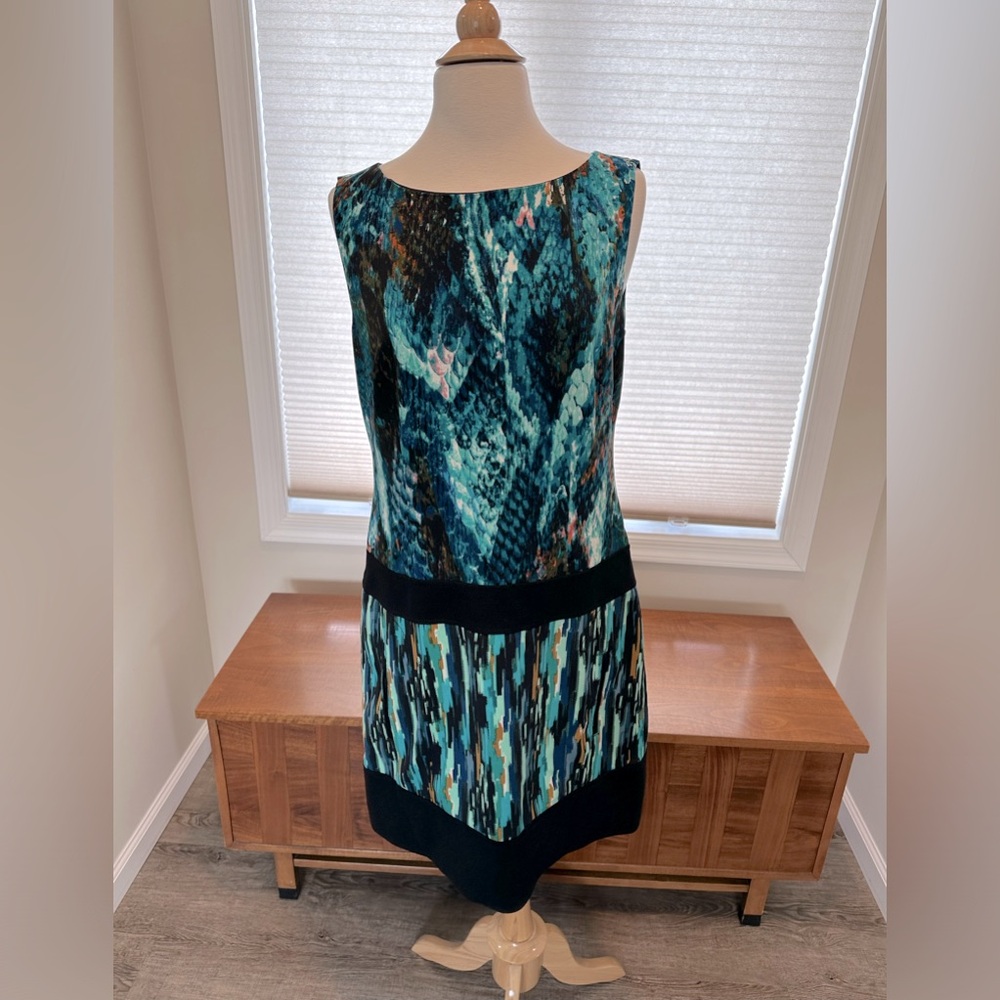 Laundry by Shelli Segal multi-color dress